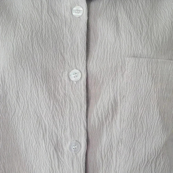 Size LARGE Women's Textured light silvery Gray Button Down Collared Shirt - Picture 7 of 9